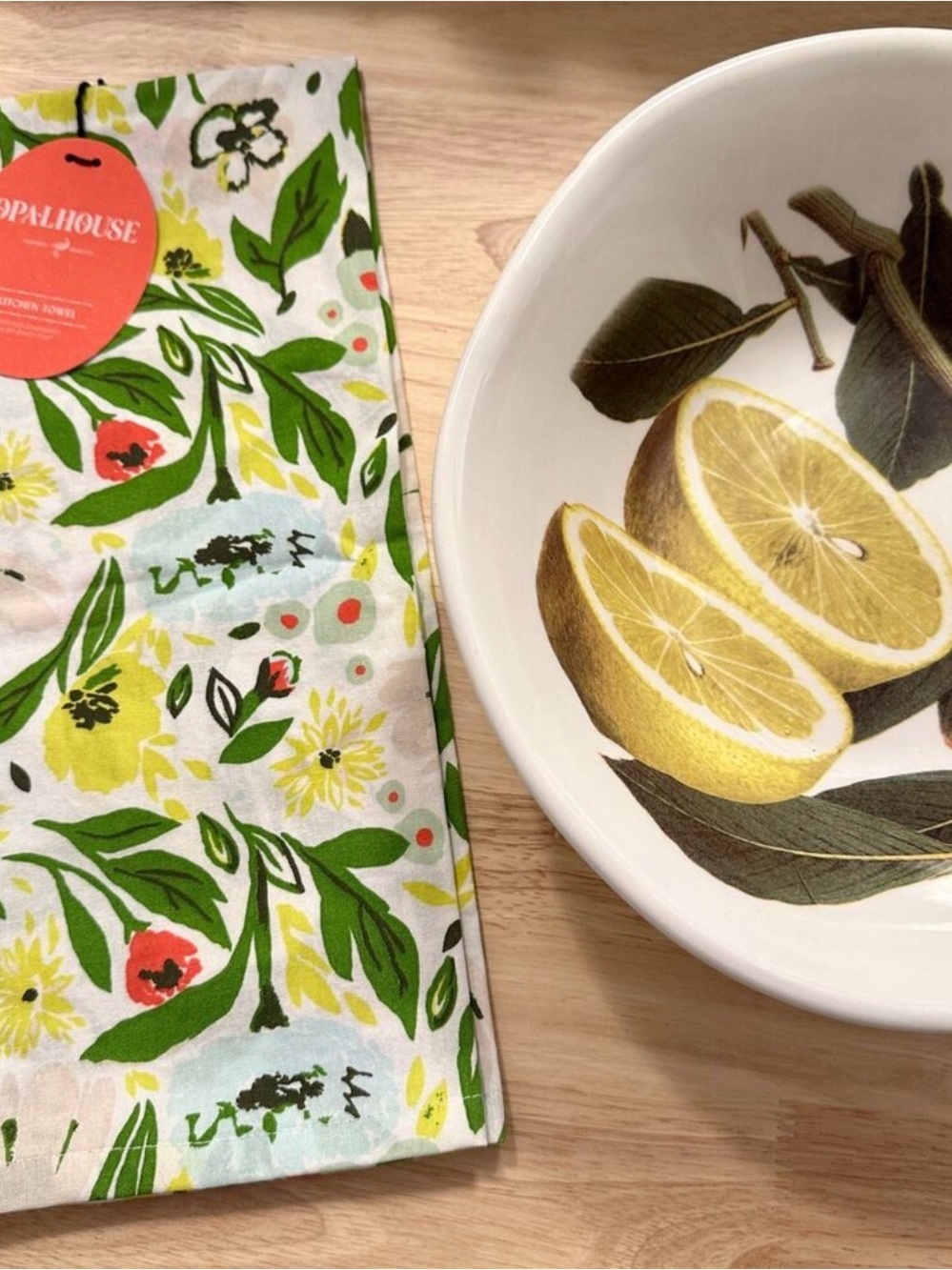 Made in Italy Valori Home Ceramic Lemon Dish & Floral Lemon Tea Towels - Picture 4 of 5